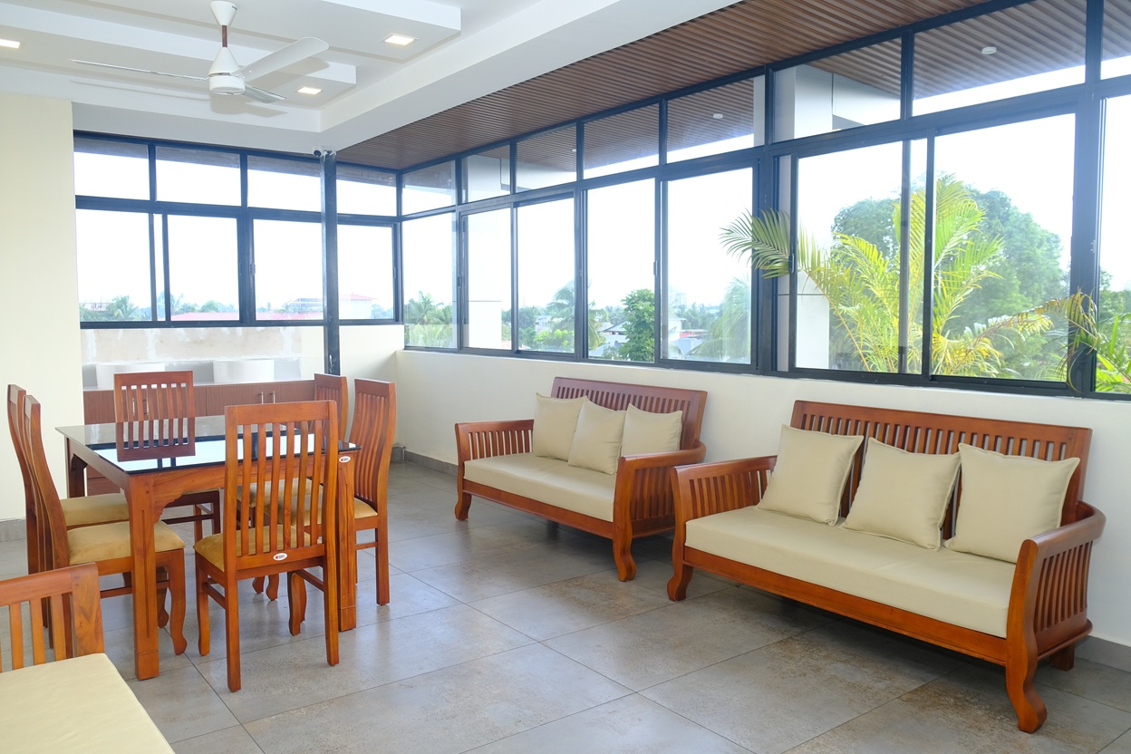 Highway Suite Dining